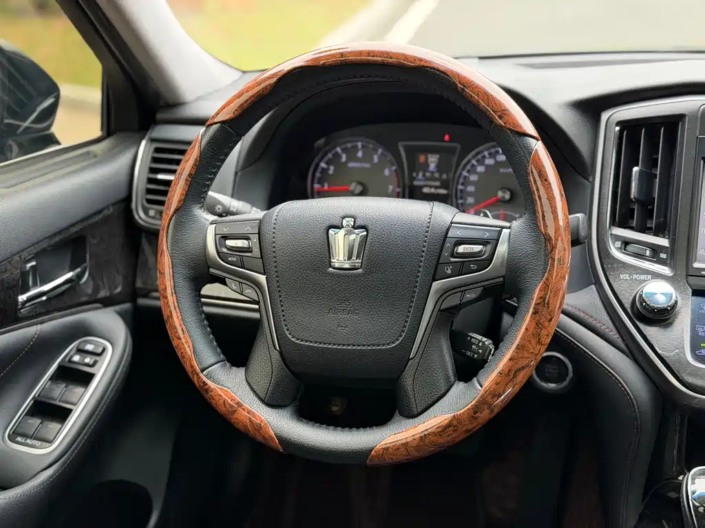 Toyota Crown 2018 — фото 17