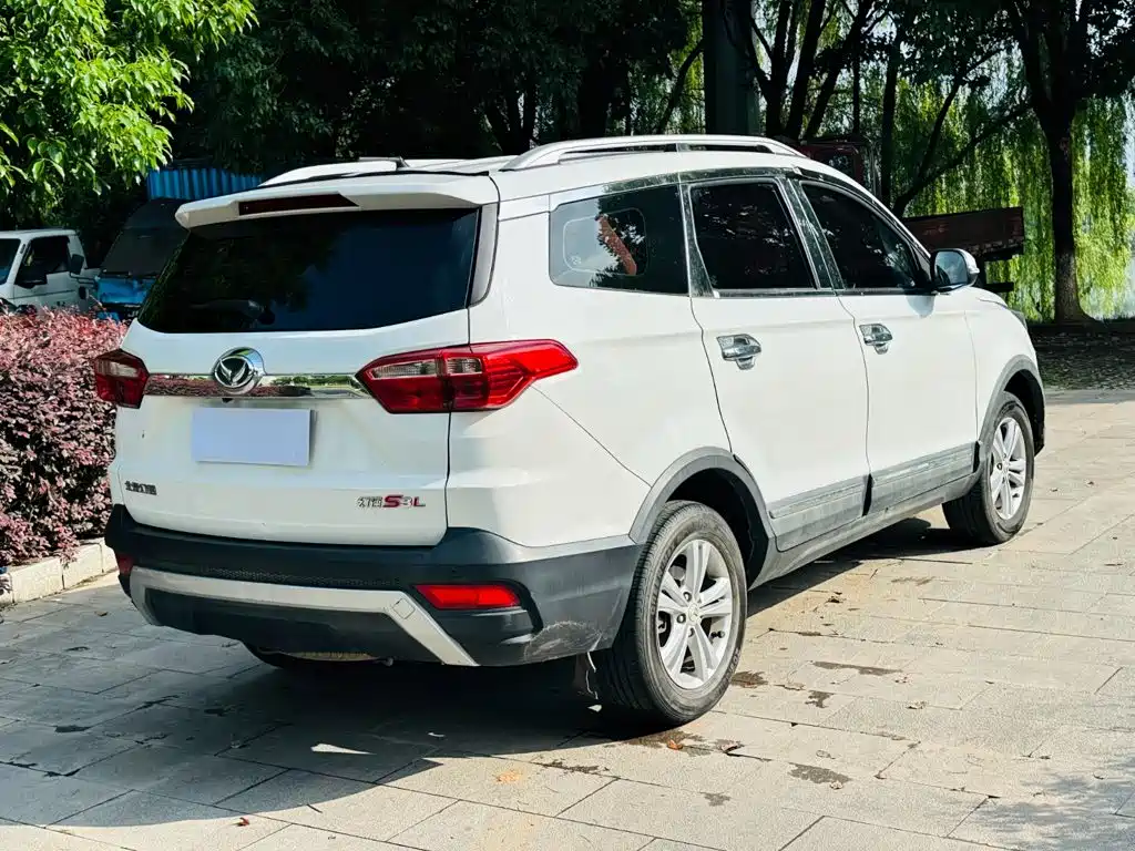 BAIC Huansu S3 2018 — фото 9