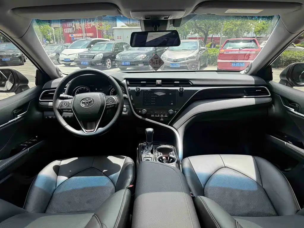 Toyota Camry 2020 — фото 14