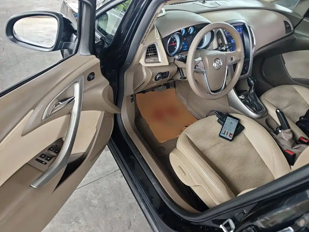 Buick Excelle 2015 — фото 16
