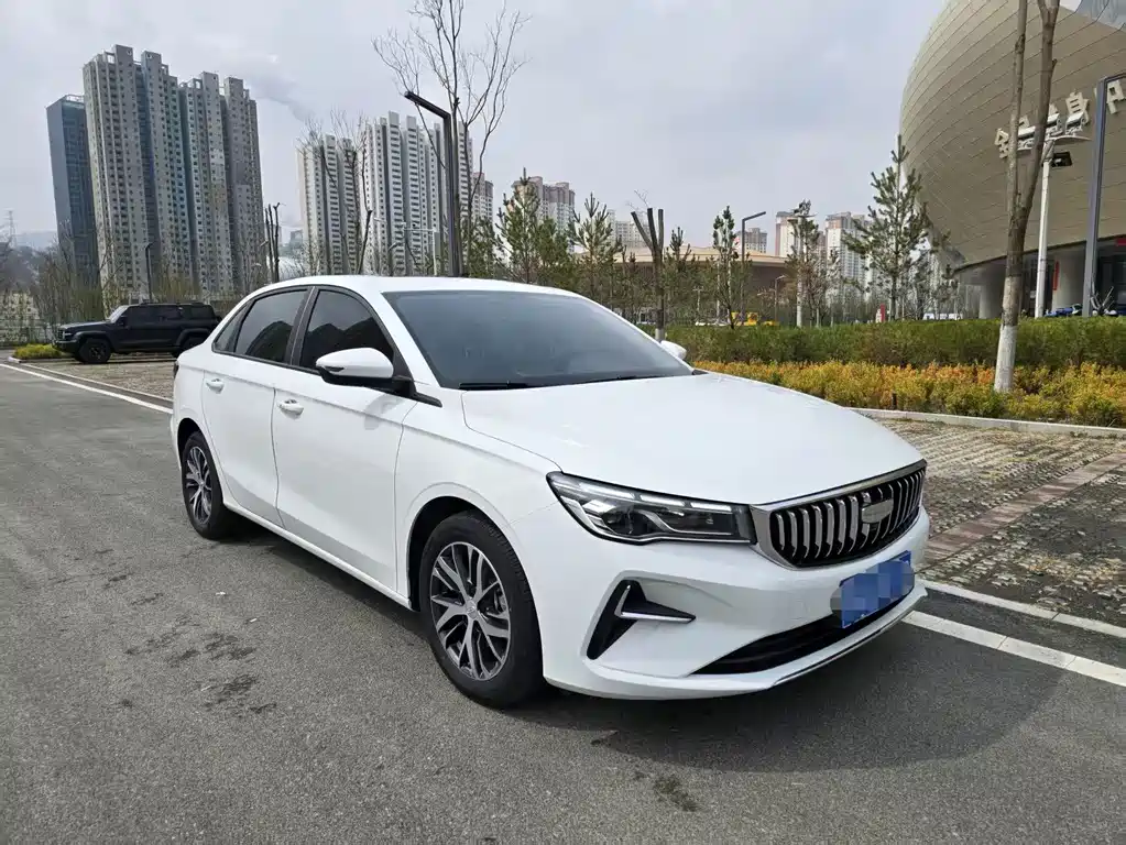 Geely Emgrand 2025 — фото 3