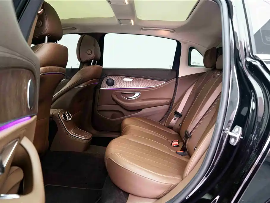Mercedes-Benz E-Class 2023 — фото 13