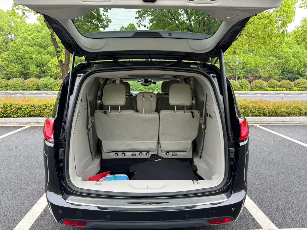 Chrysler Grand Voyager 2017 — фото 22