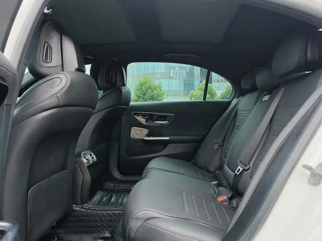 Mercedes-Benz C-Class 2024