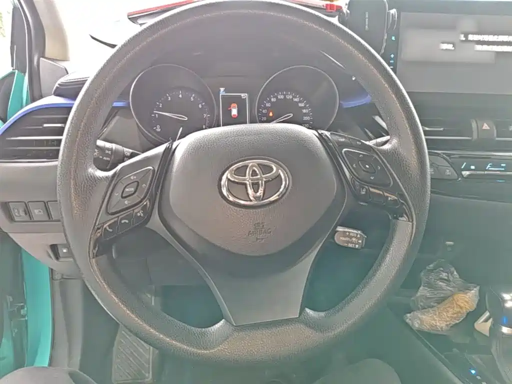 Toyota C-HR 2019 — фото 7