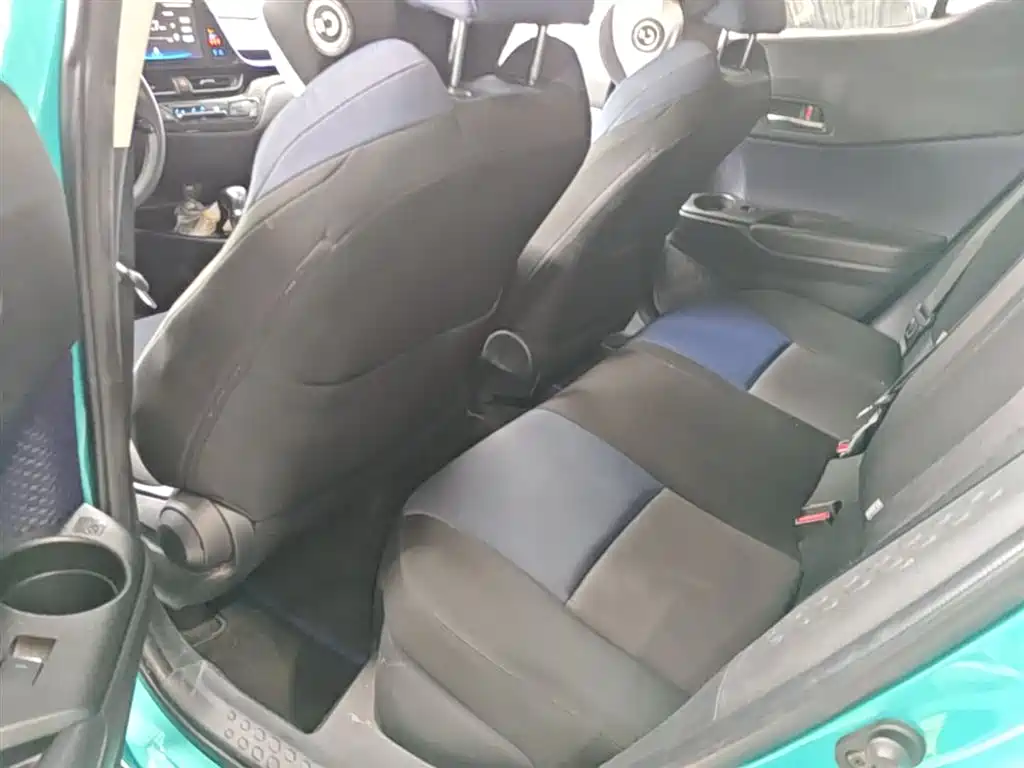 Toyota C-HR 2019 — фото 13