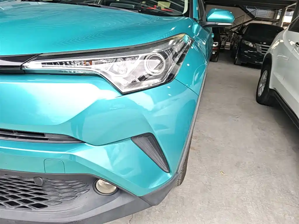 Toyota C-HR 2019 — фото 18