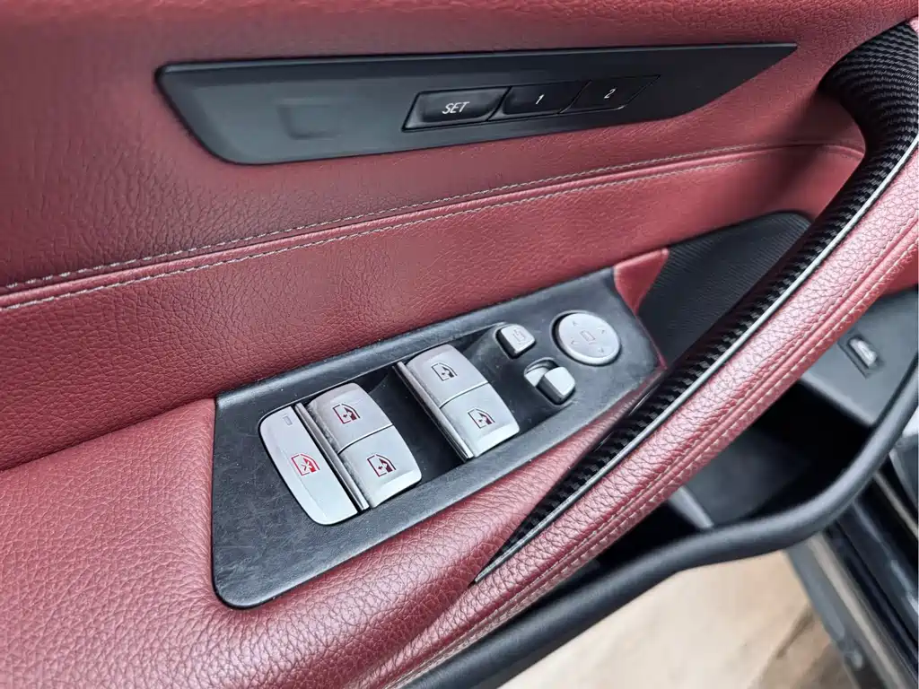 BMW 5 Series 2018 — фото 11