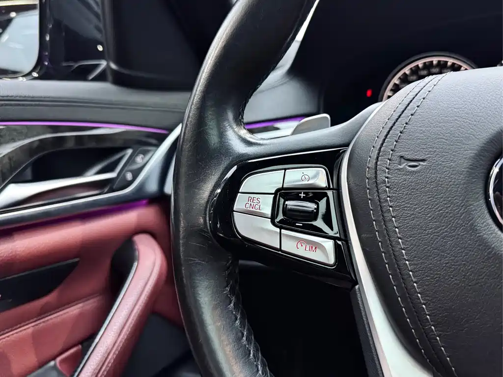 BMW 5 Series 2018 — фото 20