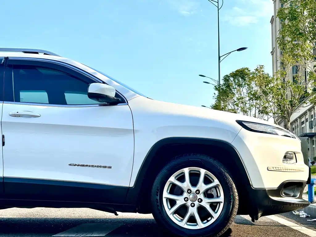 Jeep Cherokee 2018 — фото 11