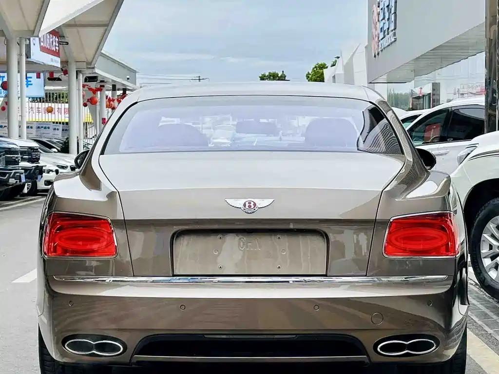 Bentley Flying Spur 2018 — фото 2