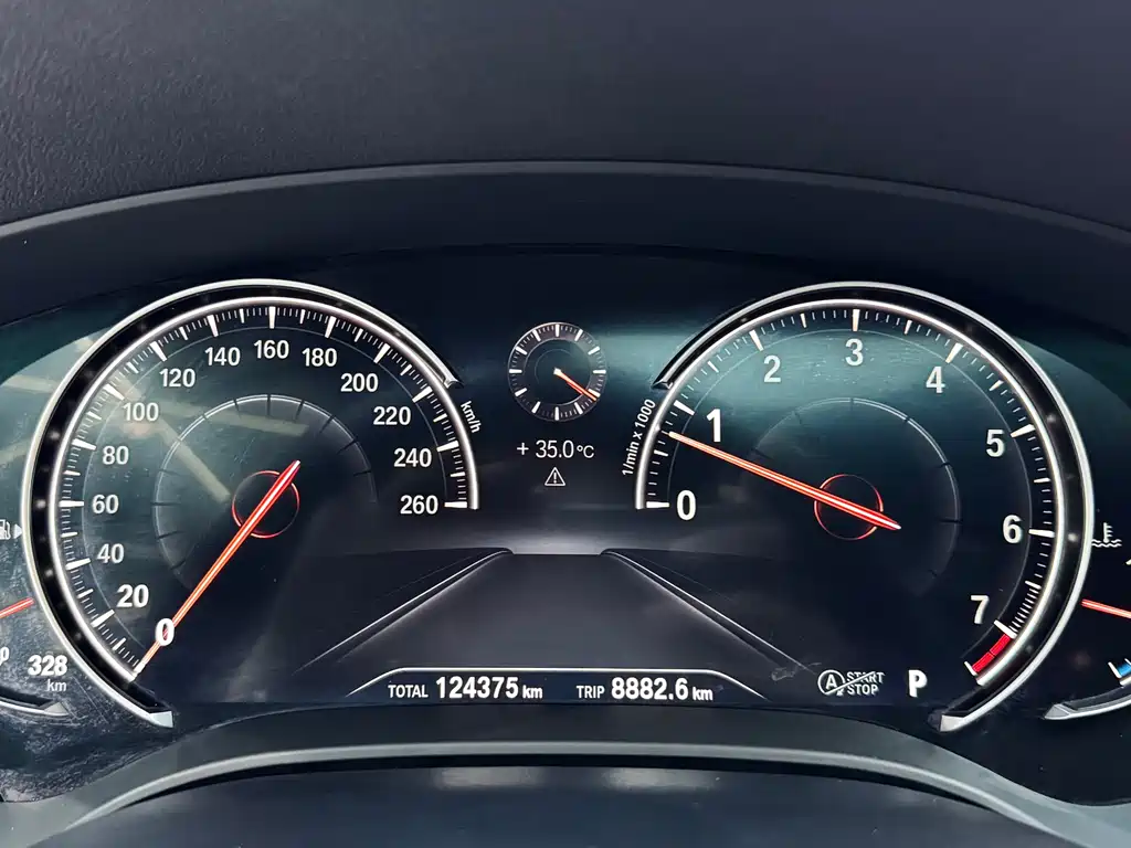 BMW 5 Series 2018 — фото 23