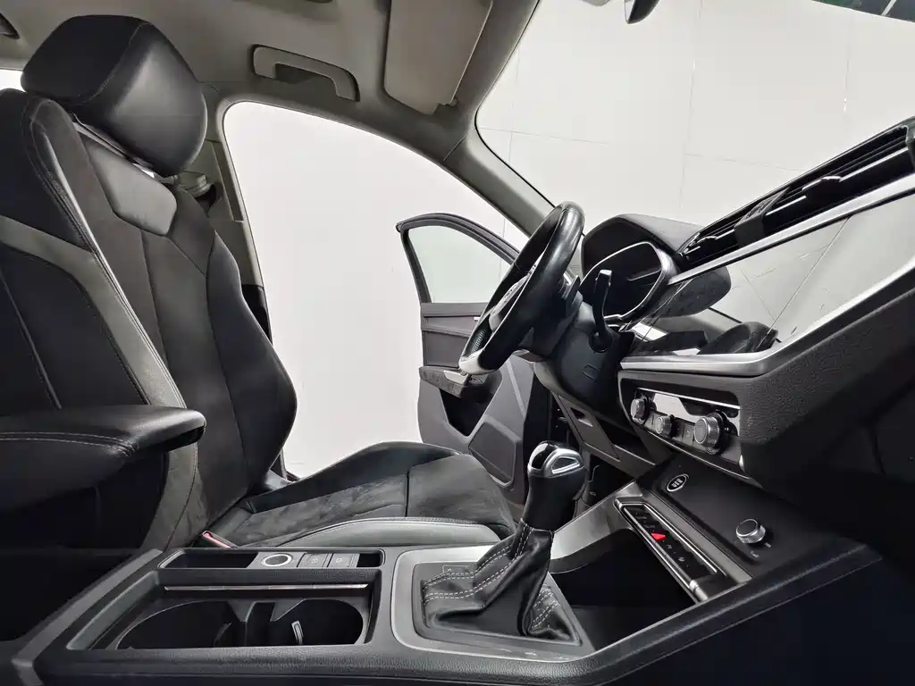 Audi Q3 2022 — фото 15