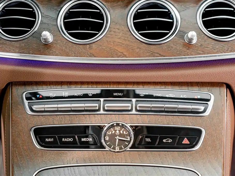 Mercedes-Benz E-Class 2018 — фото 11