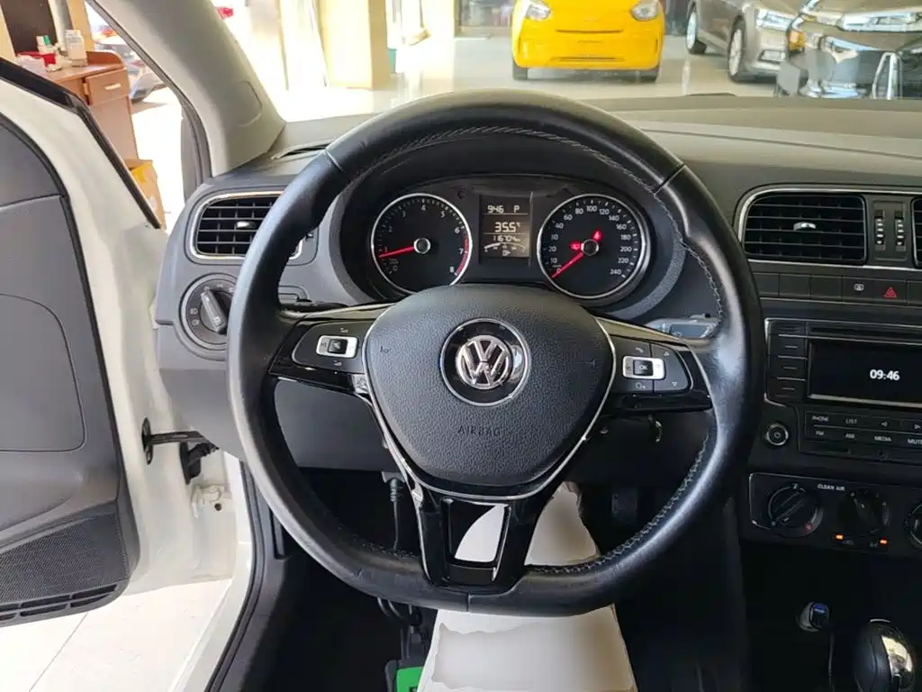 Volkswagen Polo 2016 — фото 11