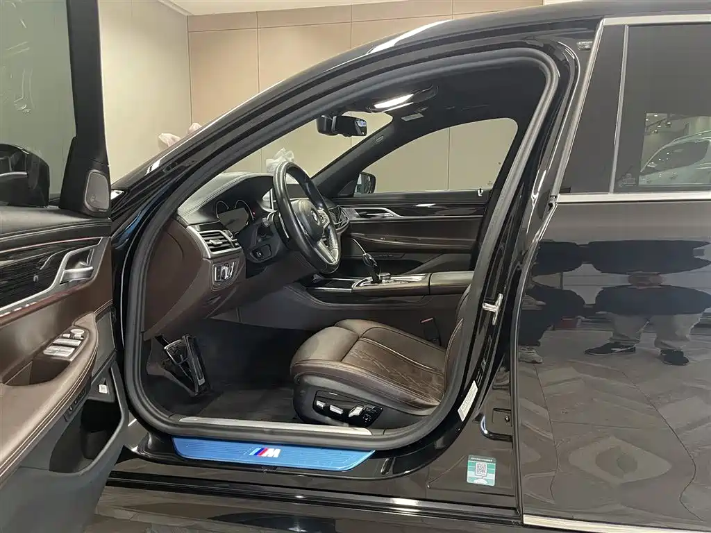 BMW 7 Series 2019 — фото 16