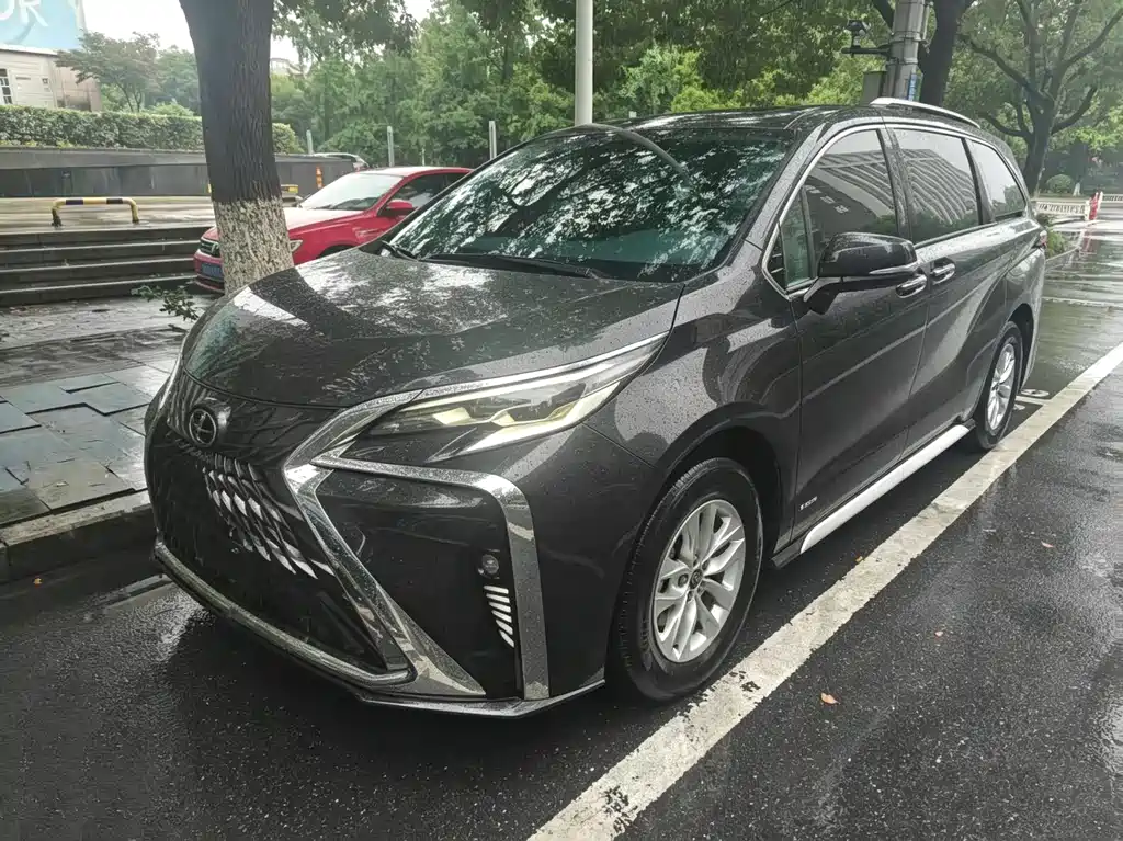 Toyota Granvia 2024