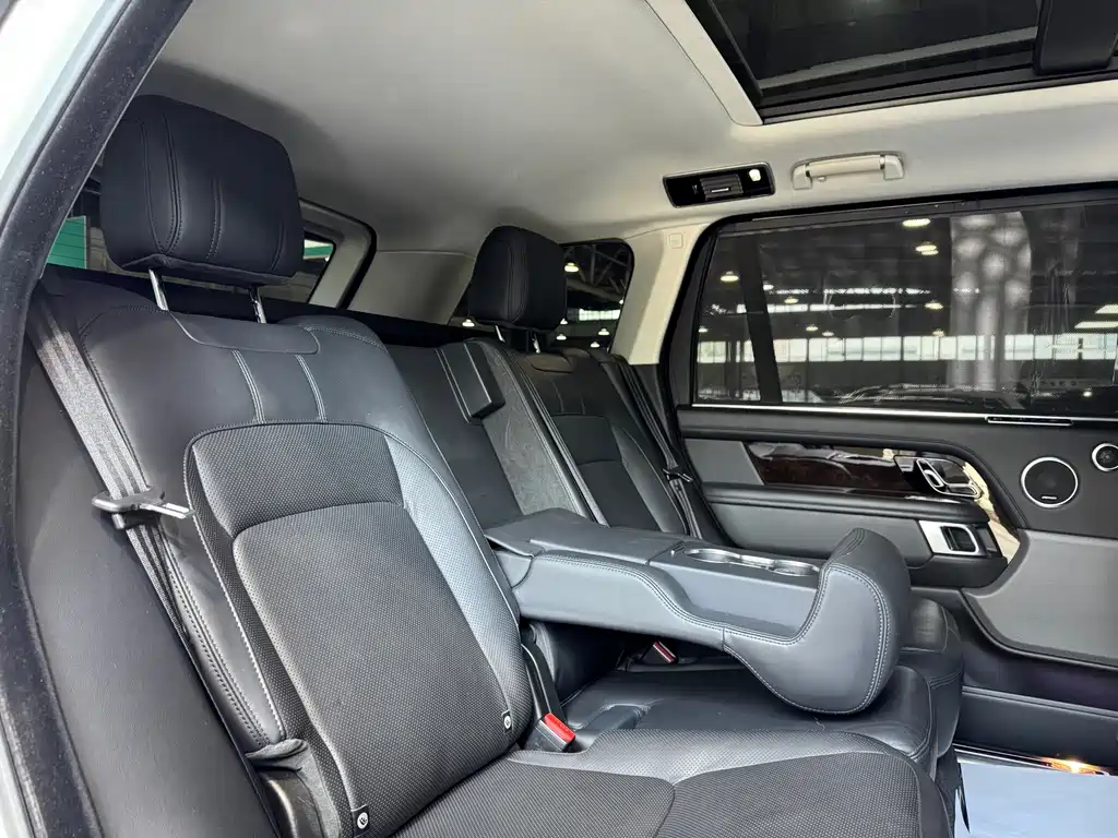 Land Rover Range Rover 2021 — фото 18