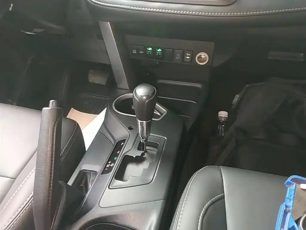 Toyota RAV4 2016 — фото 14