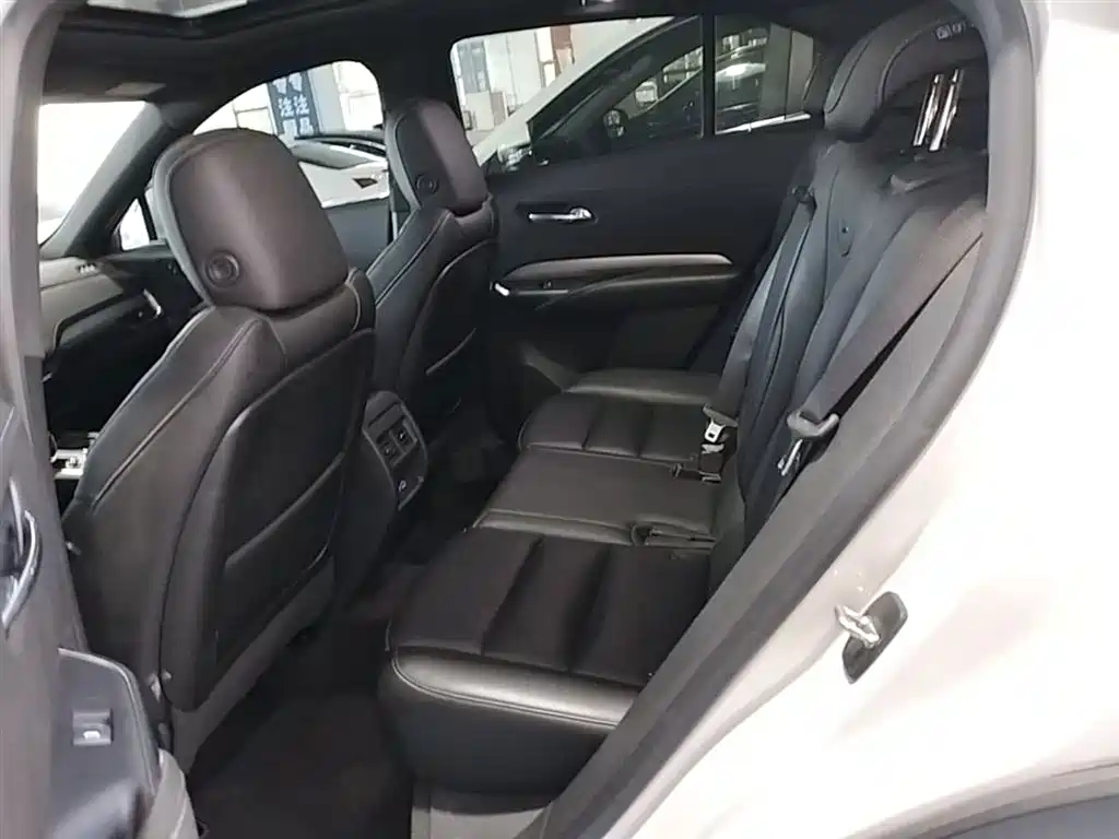 Cadillac XT4 2020 — фото 17