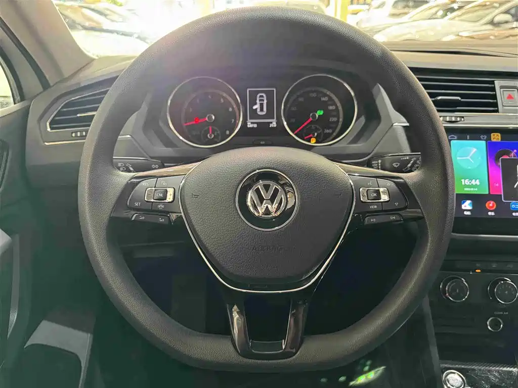 Volkswagen Tiguan L 2020 — фото 10
