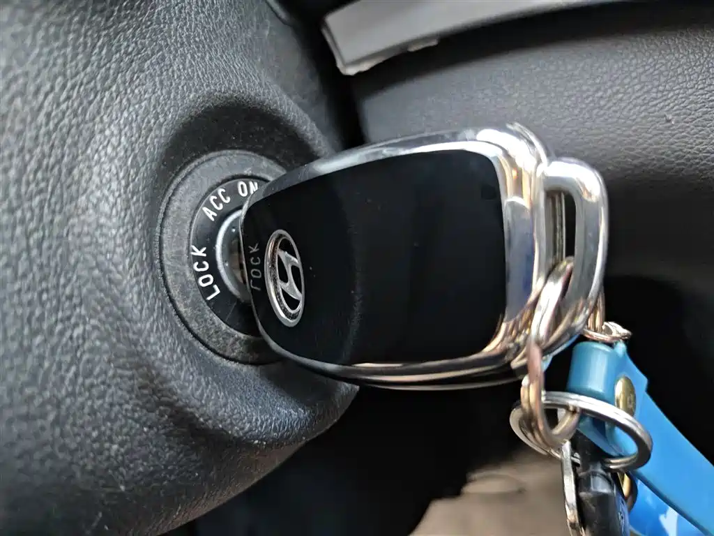 Hyundai Elantra 2017 — фото 12
