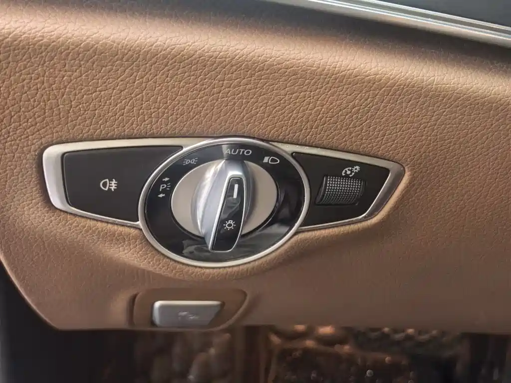Mercedes-Benz E-Class 2020 — фото 19
