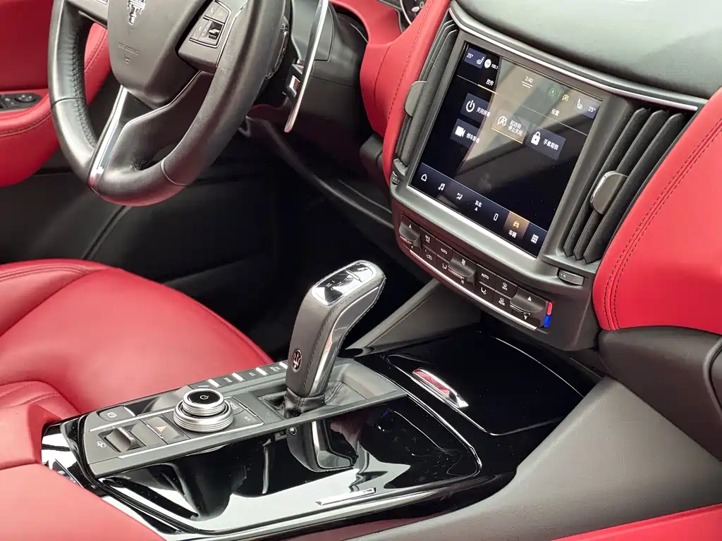 Maserati Levante 2023 — фото 13