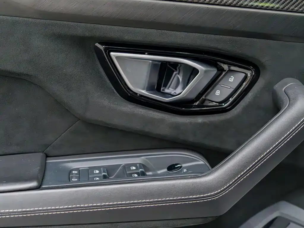 Lamborghini Urus 2023 — фото 10