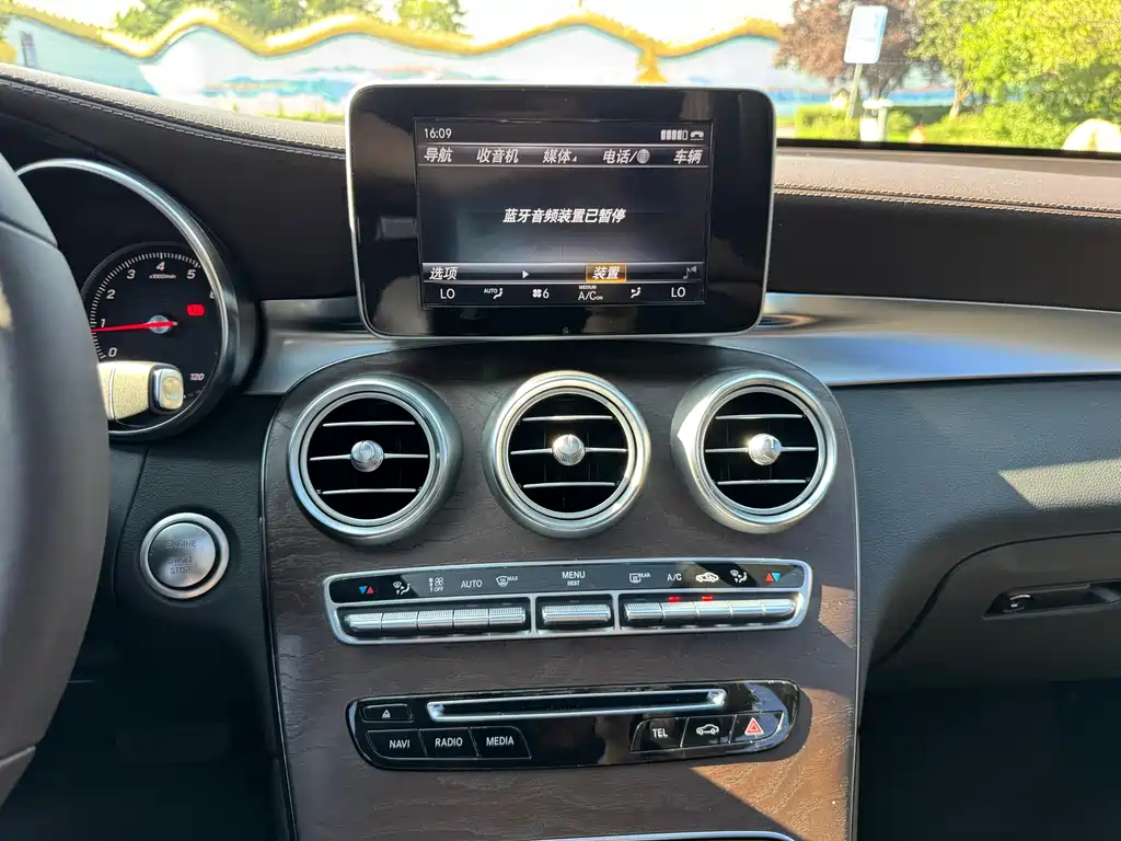 Mercedes-Benz GLC 2016 — фото 16