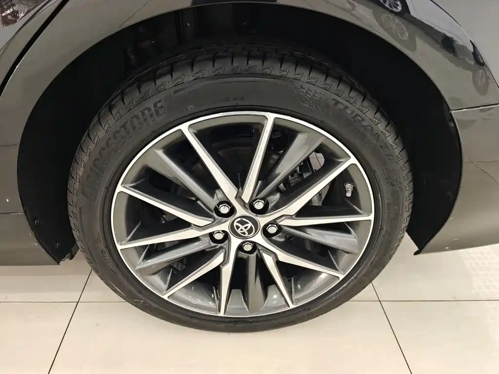 Toyota Camry 2022 — фото 16