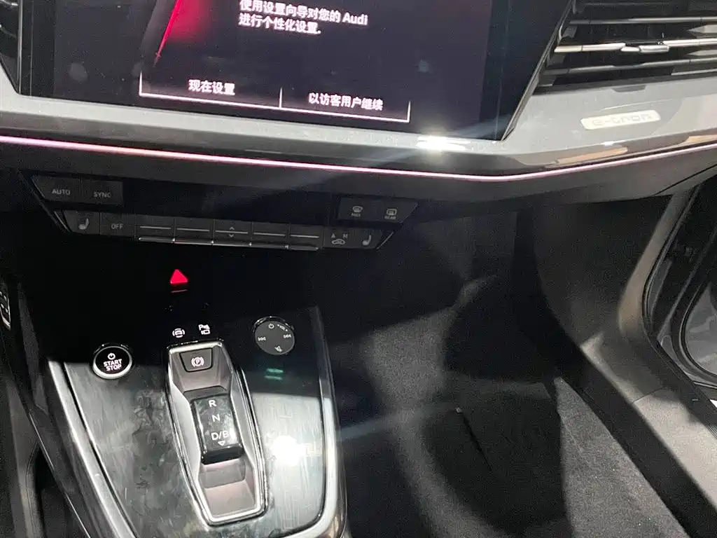 Audi Q4 e-tron 2025 — фото 10