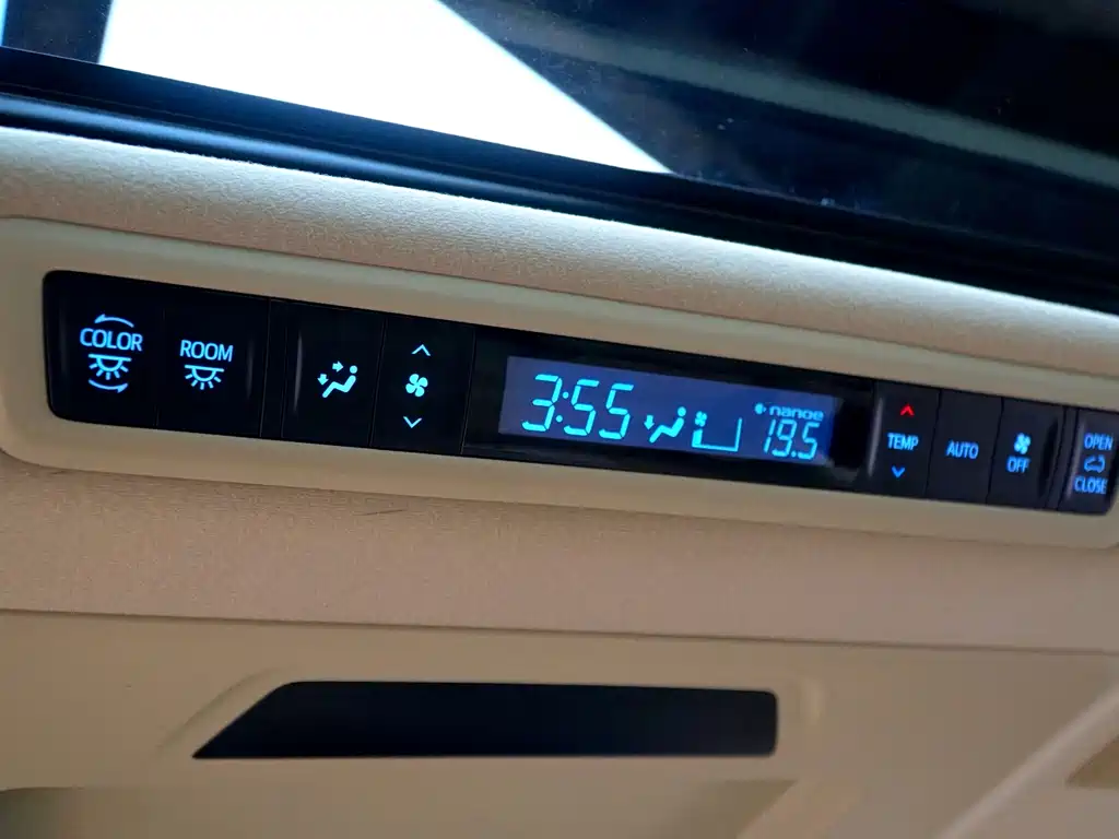 Toyota Alphard 2016 — фото 17