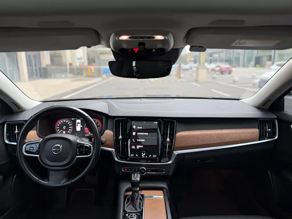 Volvo S90 2017 — фото 19