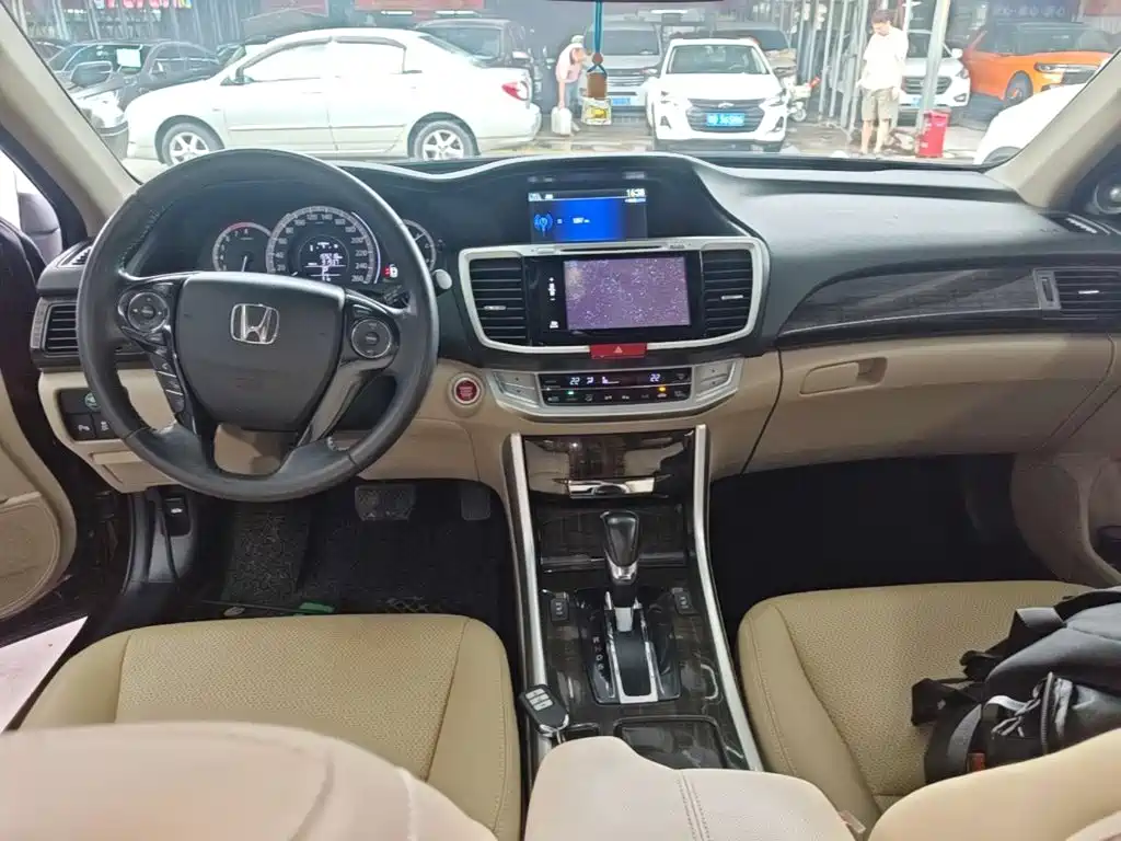 Honda Accord 2014 — фото 10