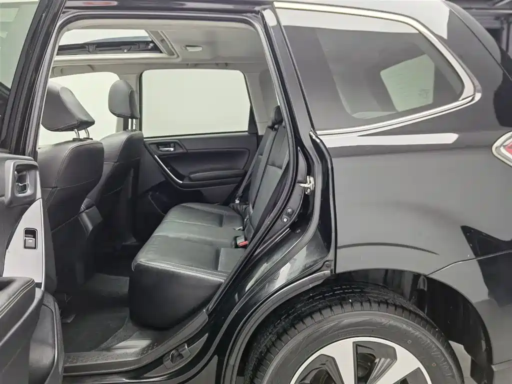 Subaru Forester 2017 — фото 15