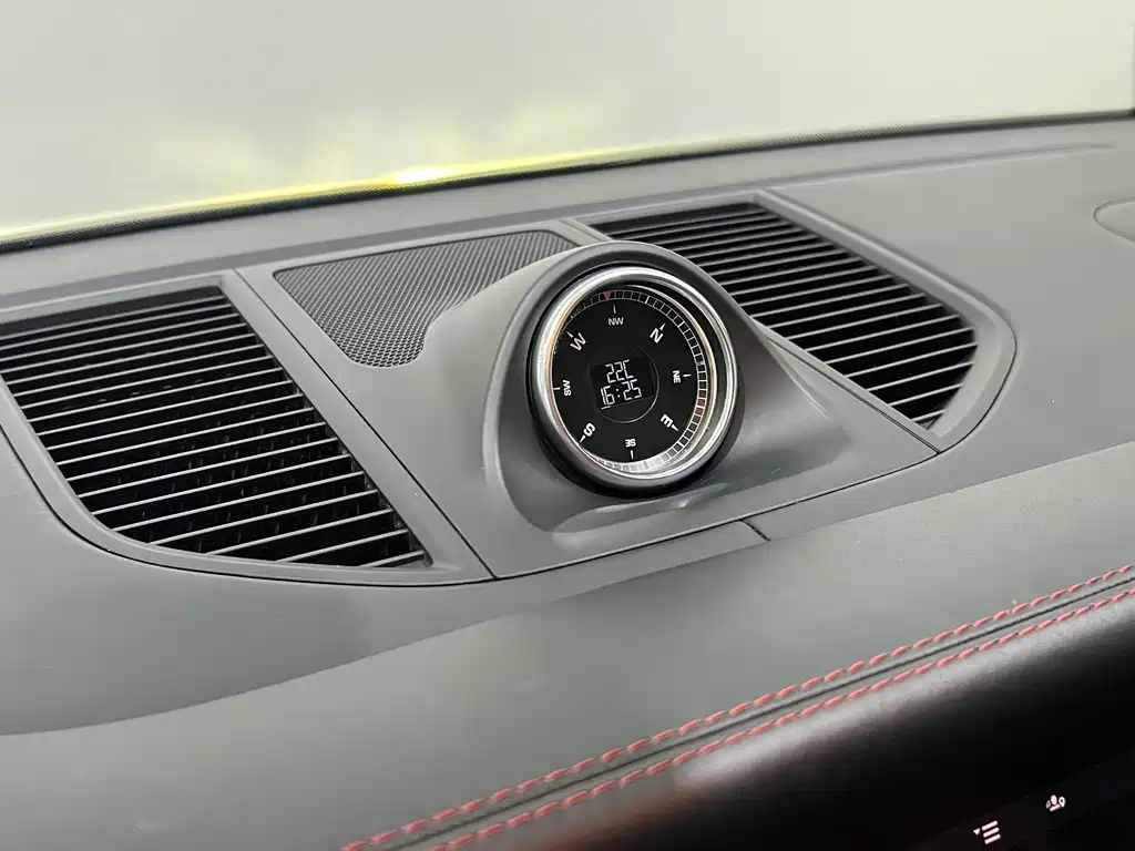 Porsche Macan 2019 — фото 11