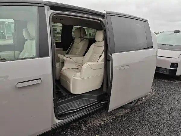 Li Auto MEGA 2024
