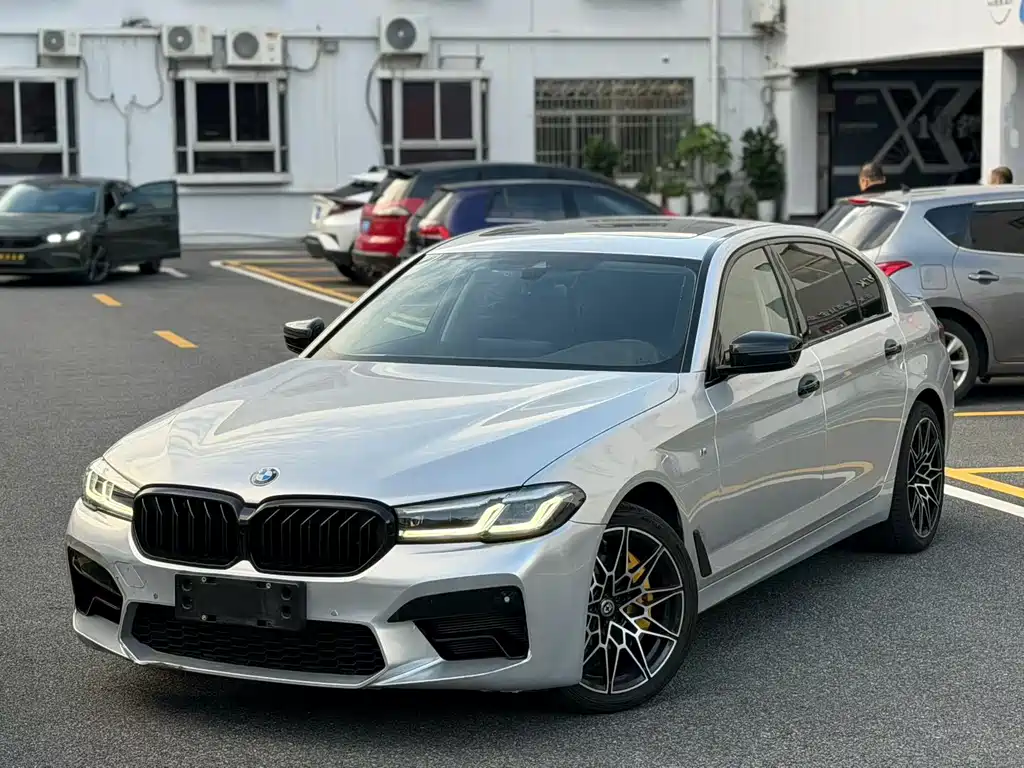 BMW 5 Series 2021 — фото 16