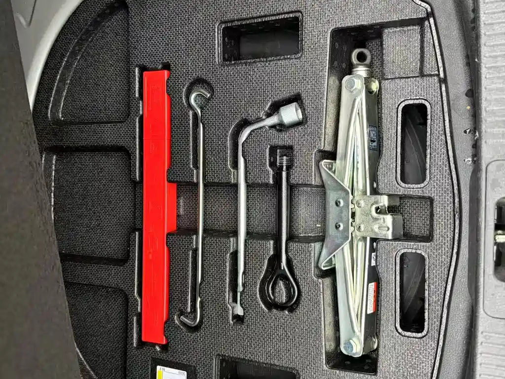 Toyota Camry 2018 — фото 13