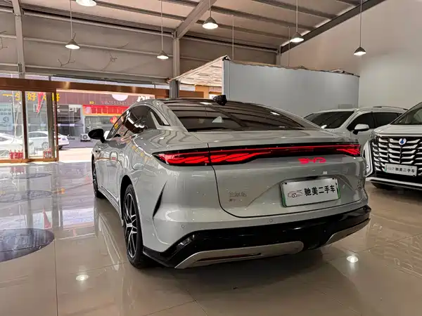 BYD Han L 2025
