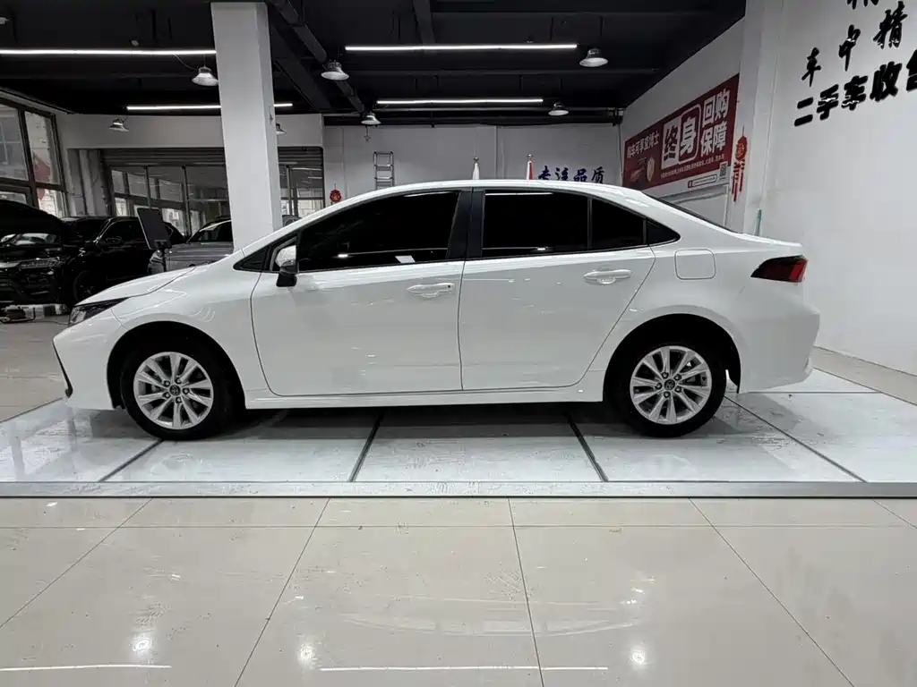 Toyota Corolla 2023 — фото 4