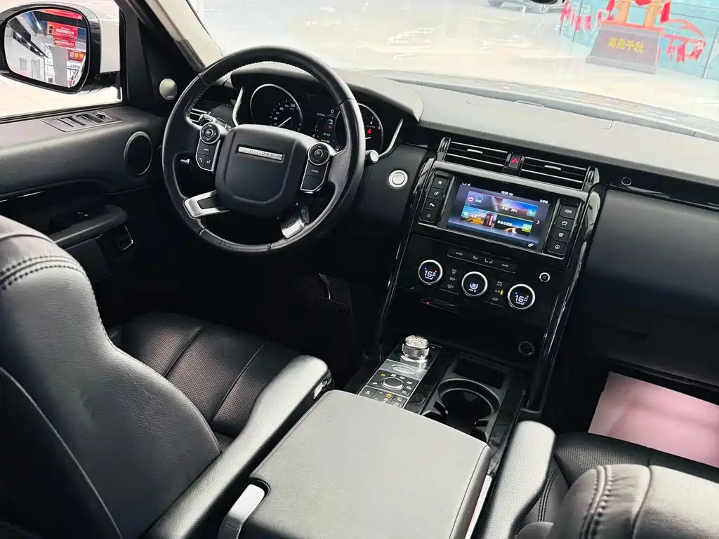 Land Rover Discovery 2018 — фото 12