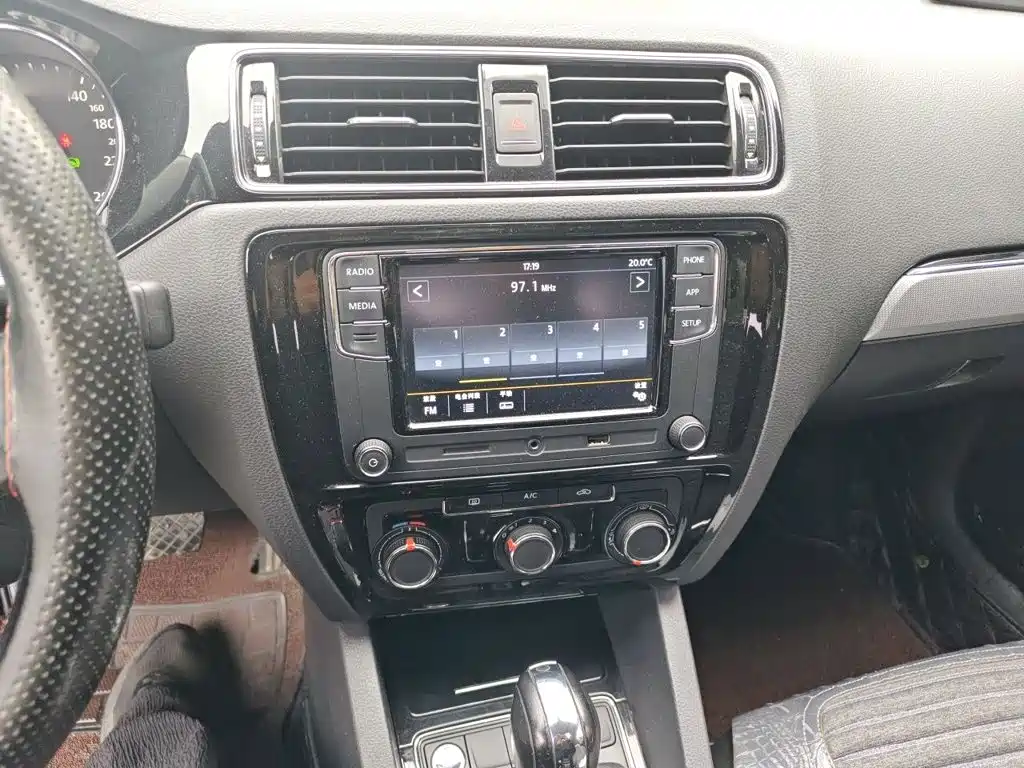 Volkswagen Sagitar 2019