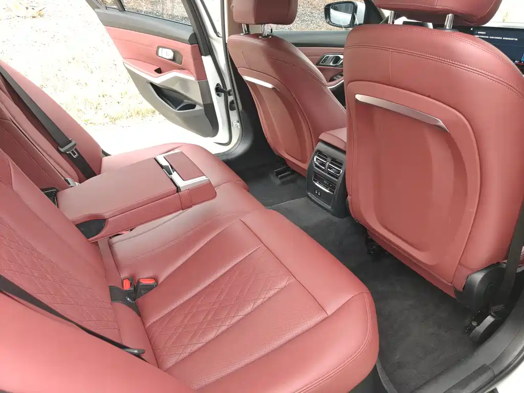 BMW 3 Series 2023 — фото 15