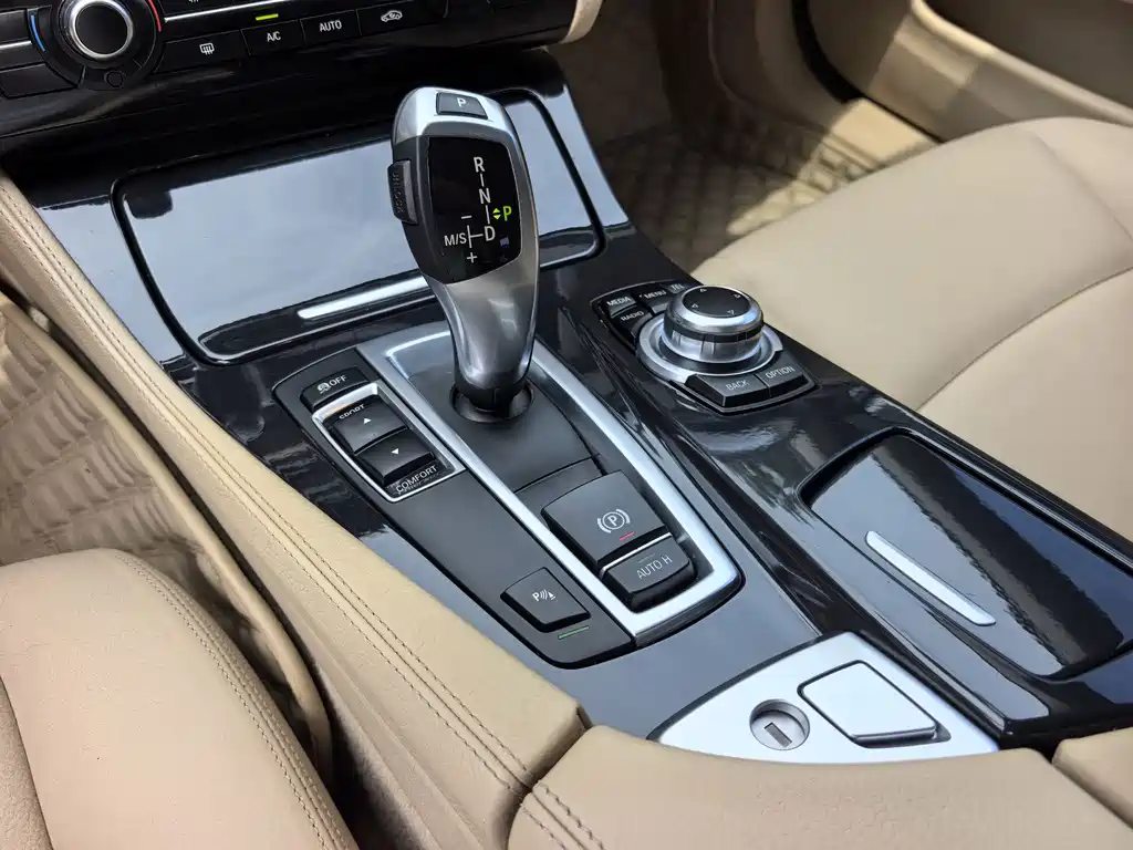 BMW 5 Series 2016 — фото 10
