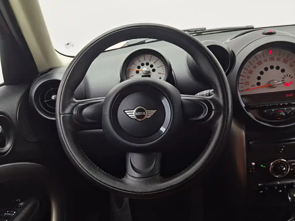 MINI Countryman 2015 — фото 11