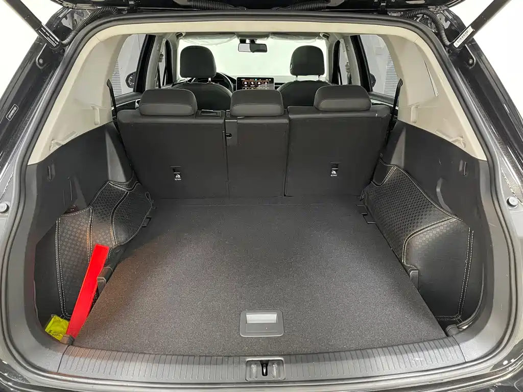 Volkswagen Tiguan L 2023 — фото 14
