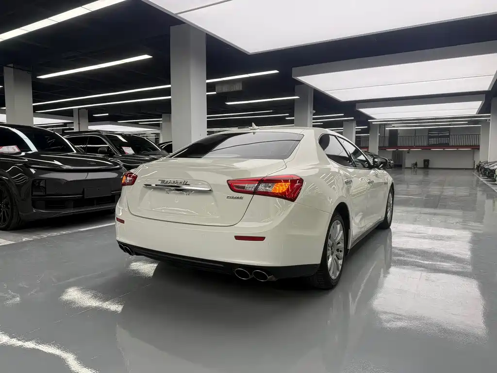 Maserati Ghibli 2018 — фото 24