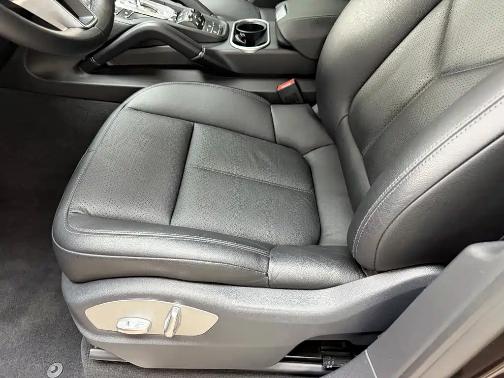 Porsche Cayenne 2016 — фото 10